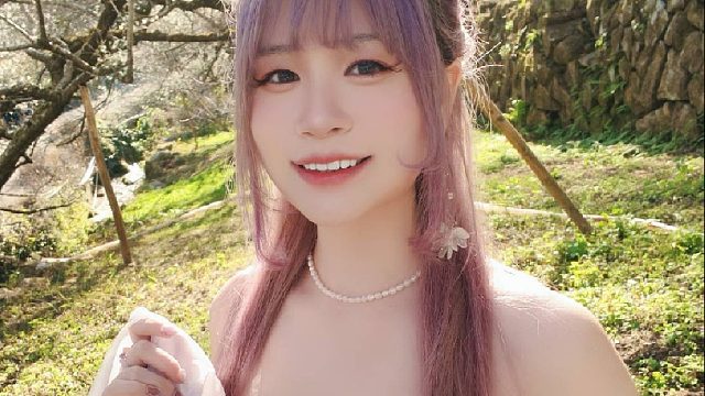 我就說怎麼手上突然多了雙筷子，原來是看到我的菜了。