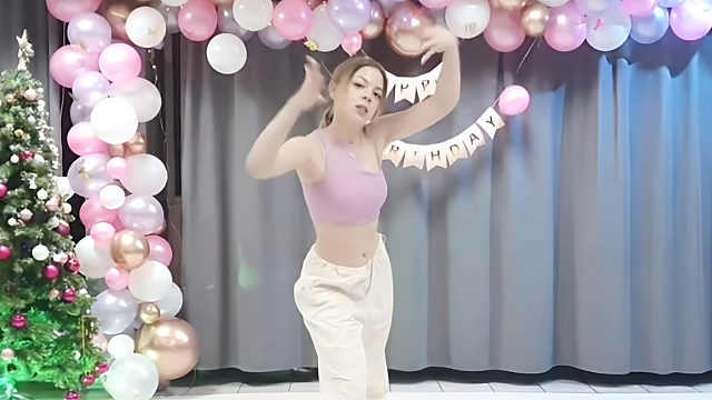 俄罗斯姑娘才艺表演24.02.15_烤肉(维多利亚)00