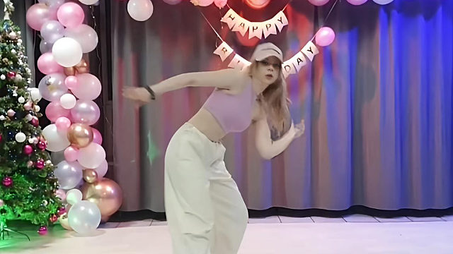 俄罗斯姑娘才艺表演24.02.15_烤肉(维多利亚)03