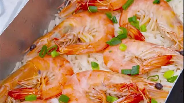 两个各怀心思的人在农村玩盲盒吃饭挑战