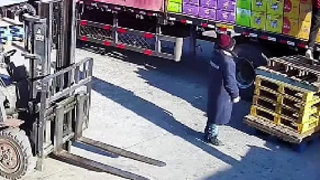 让老年人卸货，老板也是人才