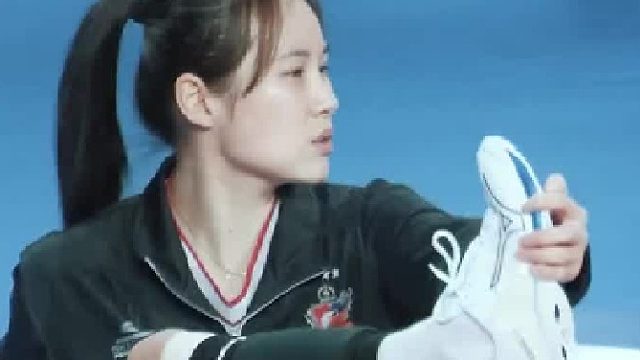 女排姑娘备战亚运会赛前的热身准备
