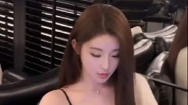 让烦恼随风吹散，只留下眼里的光和脸上的笑