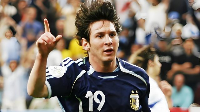 横空出世！19岁梅西世界杯首秀造2球，马拉多纳疯狂庆祝