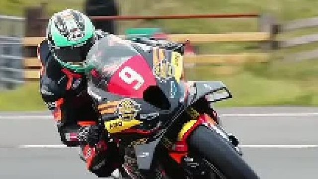 邓禄普家族传奇赛项，2025曼岛TT 320公里_小时爆燃开战