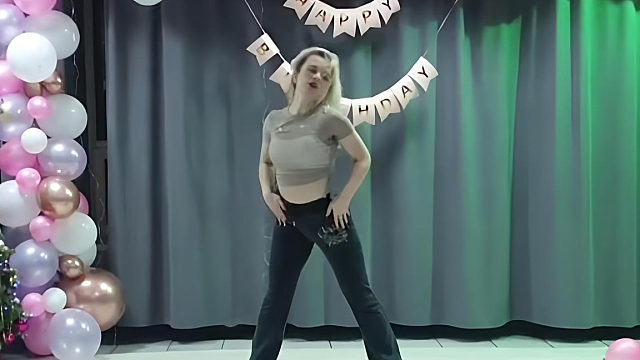 俄罗斯姑娘才艺表演24.02.16_咪咪(索尼娅)01