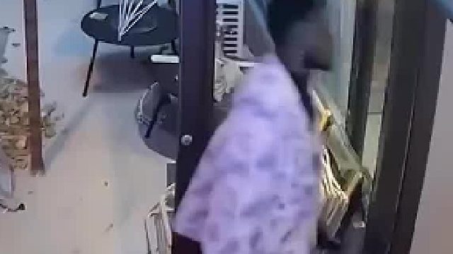 黑人小哥用东北话问路 发音贼拉标准