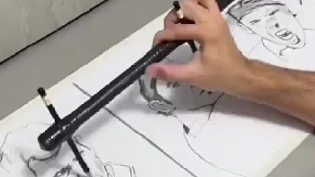 一只手三只笔作画