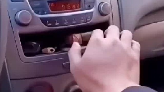 它想给家人一人一口，没想到把家点着了