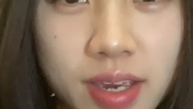 没有人会喜欢懦弱的人，世界只为勇敢者让路