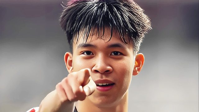 憋坏了！王钰栋补时打入U23亚洲杯首球，脱衣庆祝吃黄牌