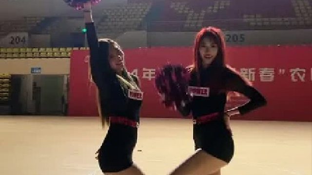 篮球DJ和啦啦队联动一波