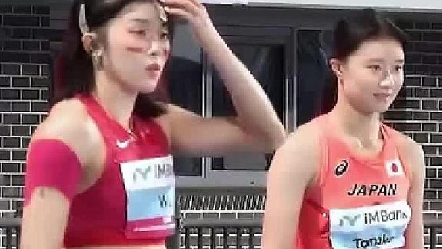 吴艳妮的H腰VS田中佑美的小蛮腰!