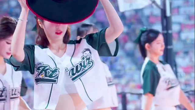 表情是热情洋溢的