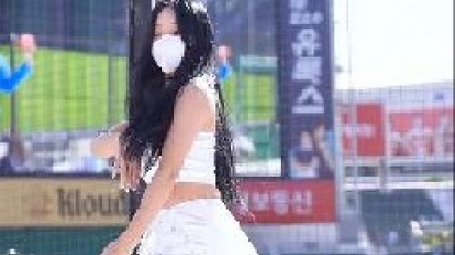 韩国职棒拉拉队张恩宥“超出想象”(LABOUM)