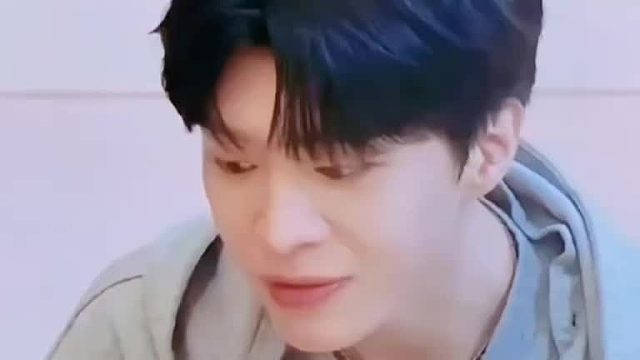 沈腾的不为人知特殊爱好竟然是闻袜子，小胡一脸不可思议