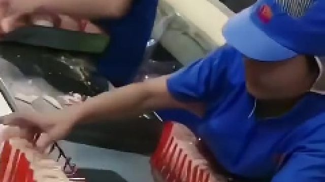 一个赚翻了，一个穷到家了一个累死，一个闲死