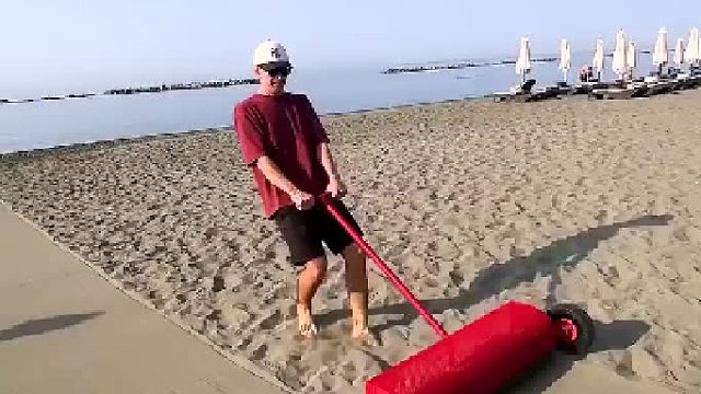 这个比在桥上用吸铁石捞东西还邪乎……