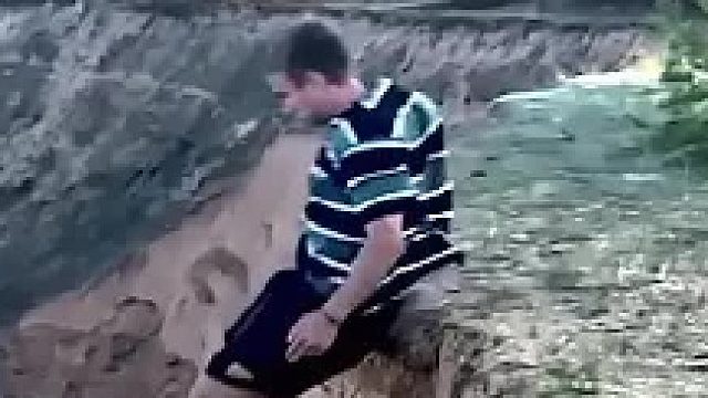 即使生活如雨， 你也要撑伞原谅它