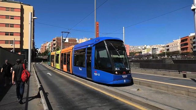 迷失在海洋 加那利群岛特内里费有轨电车集合