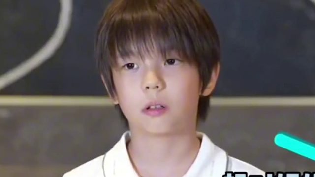 哼看完电影聊即妈妈忍不住哽咽！嗯哼：我很感激我妈妈把我带到这个世界上，妈妈我爱你！