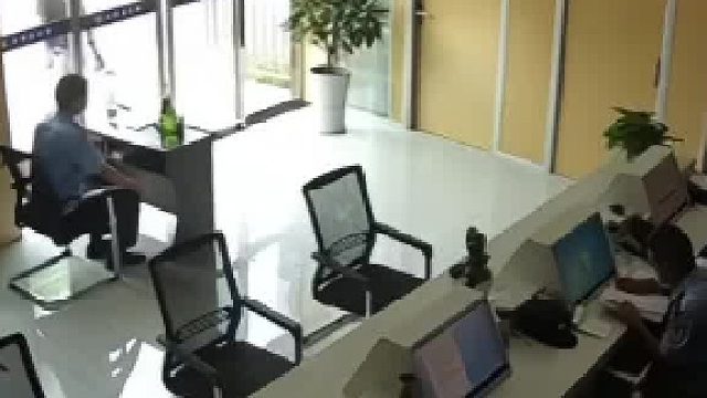 上次还一个抱着炮弹上交的