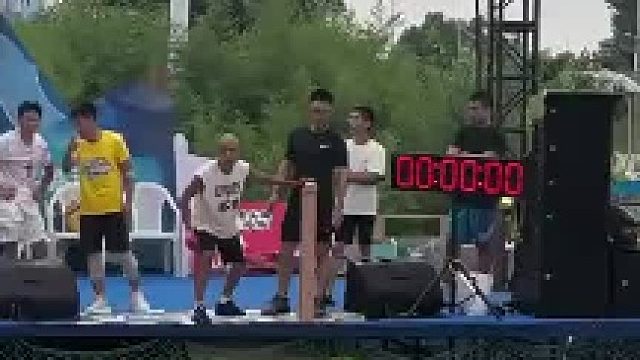 要是真送A6，他那几个转的柱子不得转的比直升机还快呀。