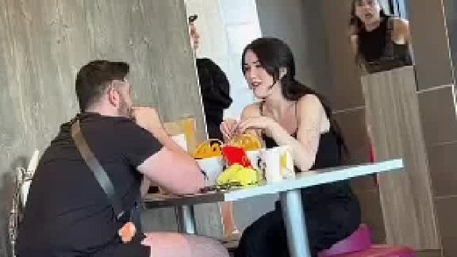 真的太勇敢了对待这种不忠的人，就应该让他颜面扫地