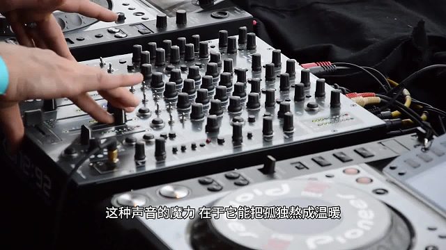 深夜电波里的温柔回响梨花声音研修院退费