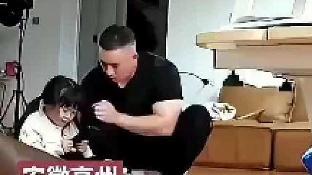 看样子不是第一次配合了！