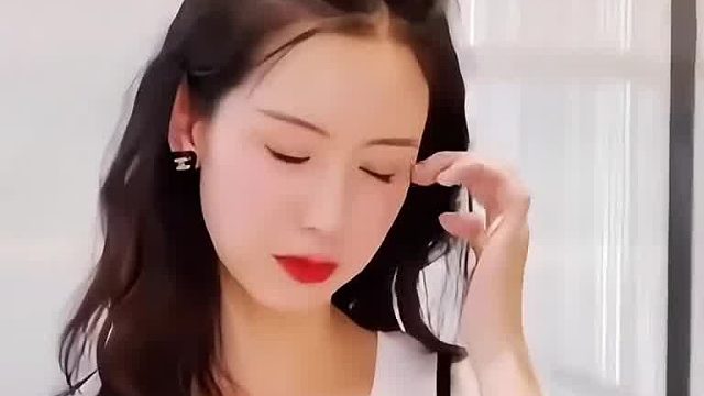 当陈都灵被采访哈哈哈