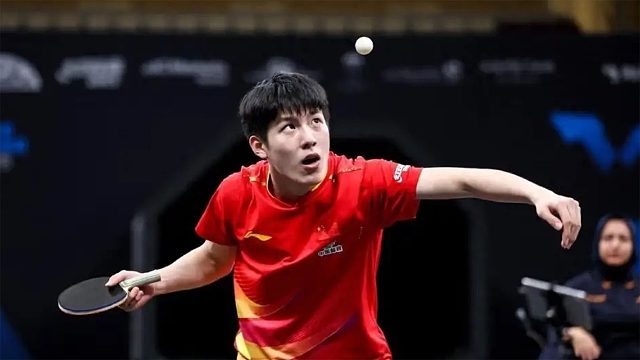 炸裂！没想到国乒新人王温瑞博一上来就打疯了，无解反手快如闪电