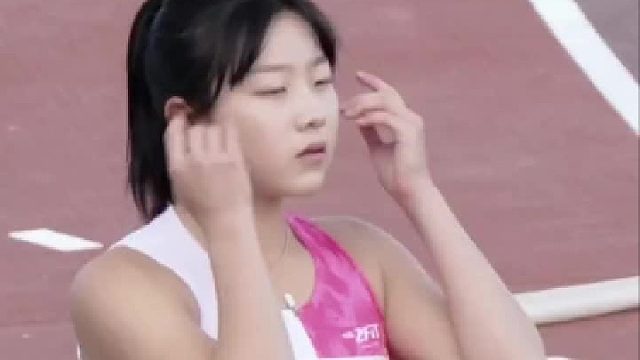 田径赛场上的一道美丽风景线