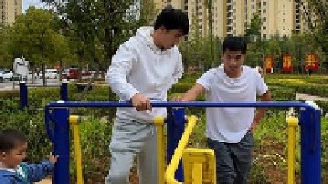 老王表演金刚腿