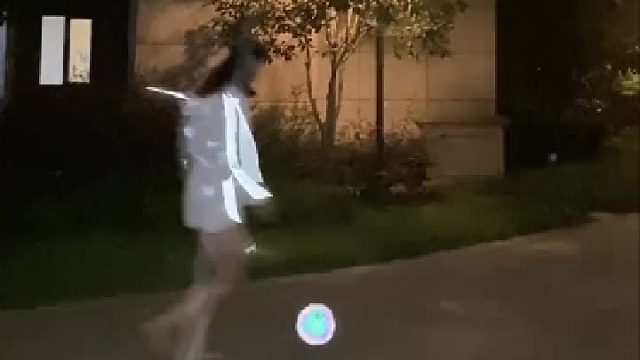 真的太喜欢这颗球了，夜空中闪亮的星星