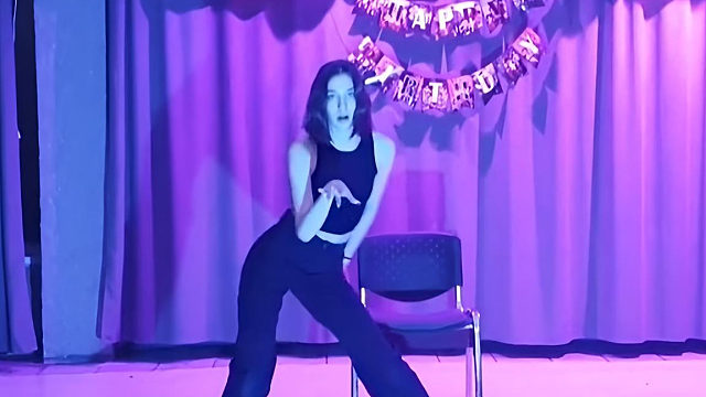 俄罗斯姑娘才艺表演24.02.17_女神