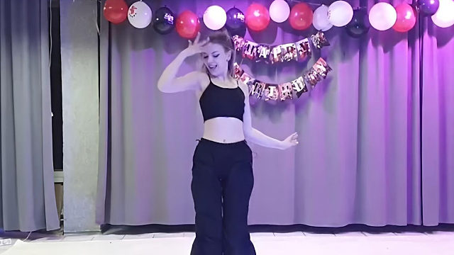 俄罗斯姑娘才艺表演24.02.17_烤肉(维多利亚)