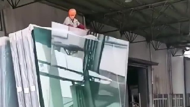 等会人就摔成旺旺碎冰冰