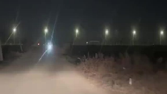 给大家一个忠告，夜晚在陌生路段行车，看到路边停的有车，停的有人，劝你们不要去做好心人，此刻你应该做的就是加速通过，无论什么事，你都不要停，切记