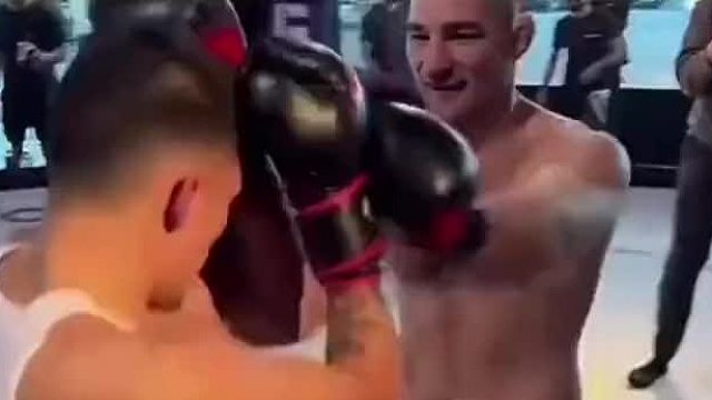 看看UFC选手最后怎么打这个网络喷子的