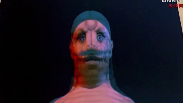 专家忽悠男孩去做实验，结果变成了半人半蛇的怪物