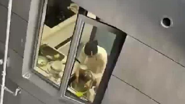 为了不做饭，躲楼盯上了