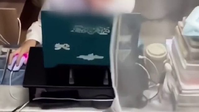 把他电脑关了，你就说电脑对人有辐射