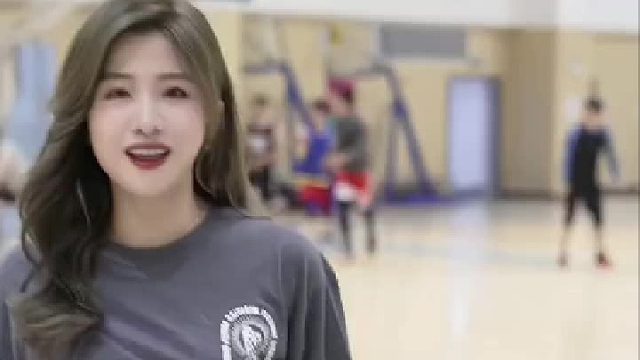 听说 每个人都有一个只能看资料却不能添加的陌生好友的