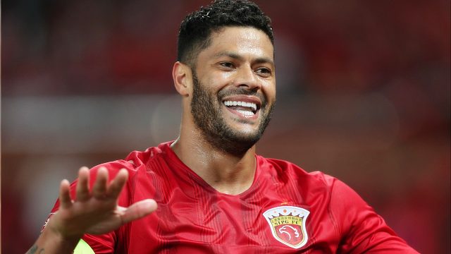 水上乐园！雨战名场面：胡尔克“捞鱼”，主帅抓耳挠腮