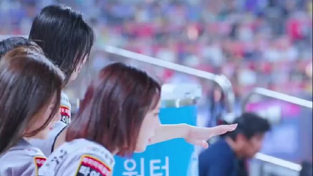 长发飘飘的助威舞蹈