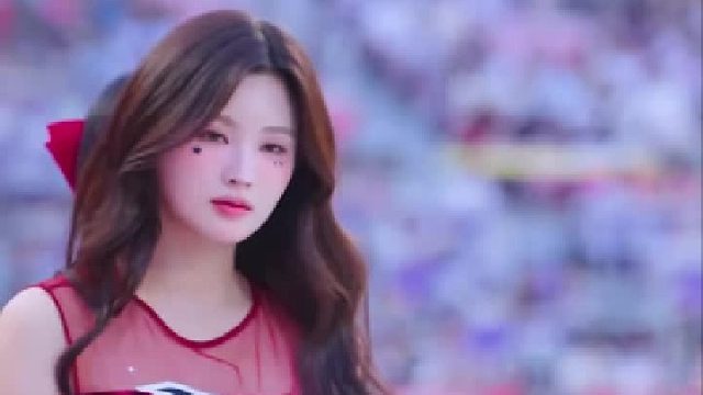 红裙啦啦队女神舞蹈太美了