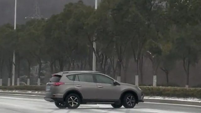 路面结冰树欲静而风不止， 你不要过来啊。。。。