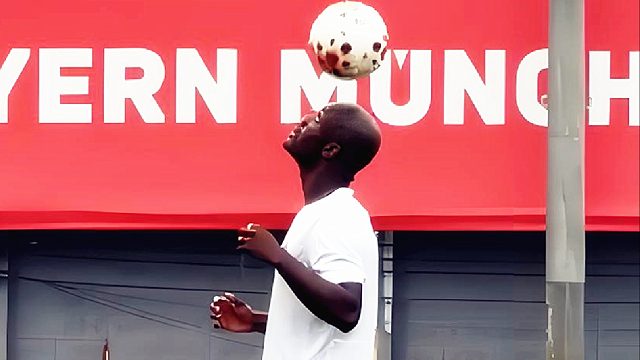 啥水平？安以恩秀绝活：花式颠球不落地，辽宁铁人队长乱入！