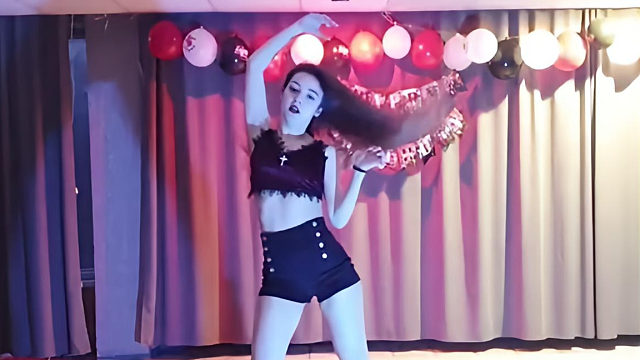 俄罗斯姑娘才艺表演24.02.18_空军(阿妮亚)00